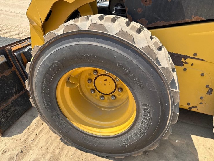 2024-caterpillar-242d3-image-10