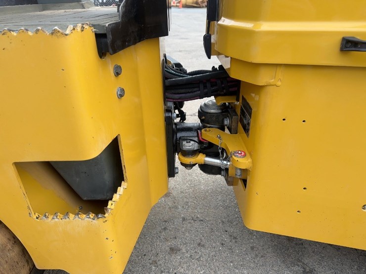 2019-caterpillar-c15-image-12