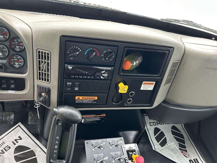 2018-international-durastar-4300-image-16