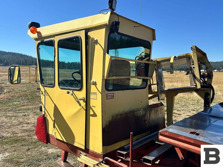 new-holland-1068-image-14