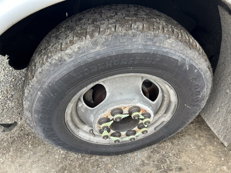 2016-chevrolet-express-paratransit-bus-image-14