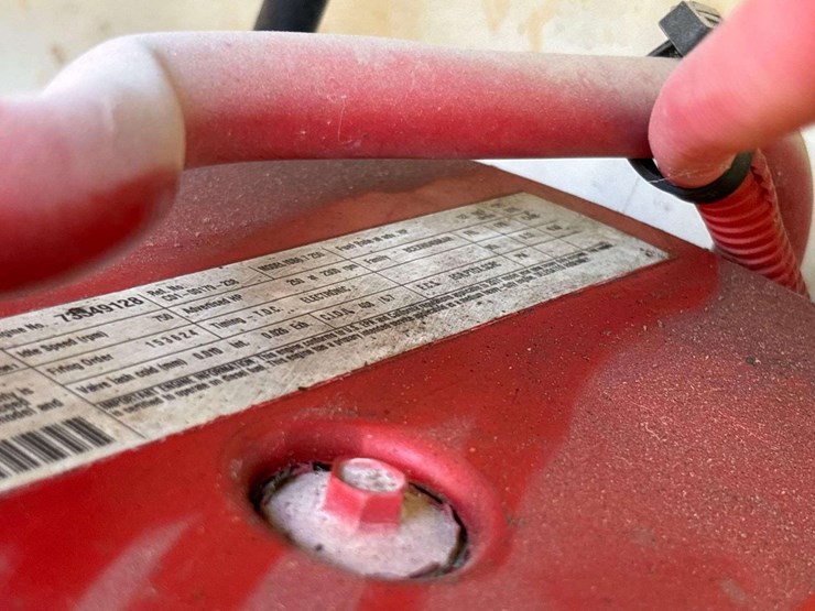 2012-freightliner-m2-106-image-51