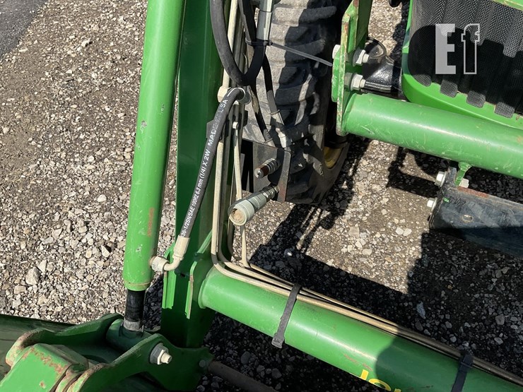 2018-john-deere-3038e-image-17
