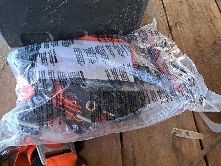 #109-•-safety-harnesses-&-ratchet-strap-image-2