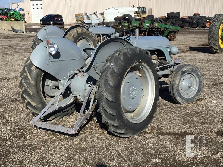 1940-ford-9n-image-6