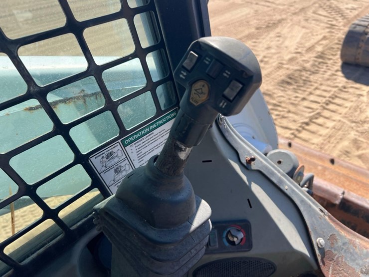 2012-bobcat-t770-image-27