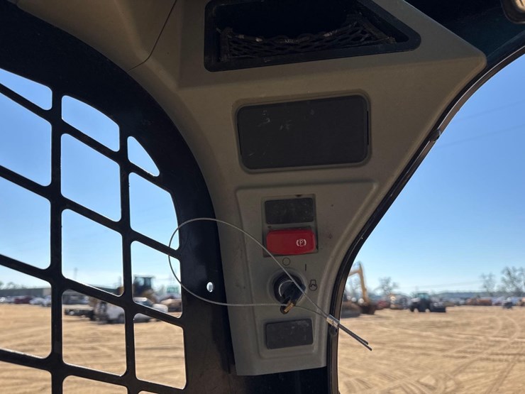 2023-caterpillar-259d3-image-30