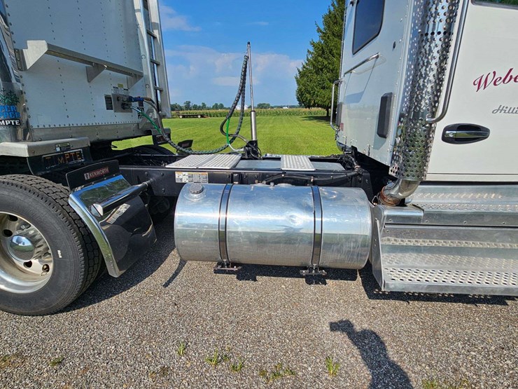 2019-kenworth-t880-image-10