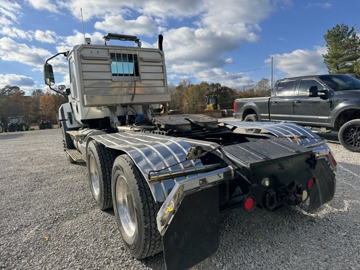 #4660-•-2013-cat-day-cab-truck-image-5