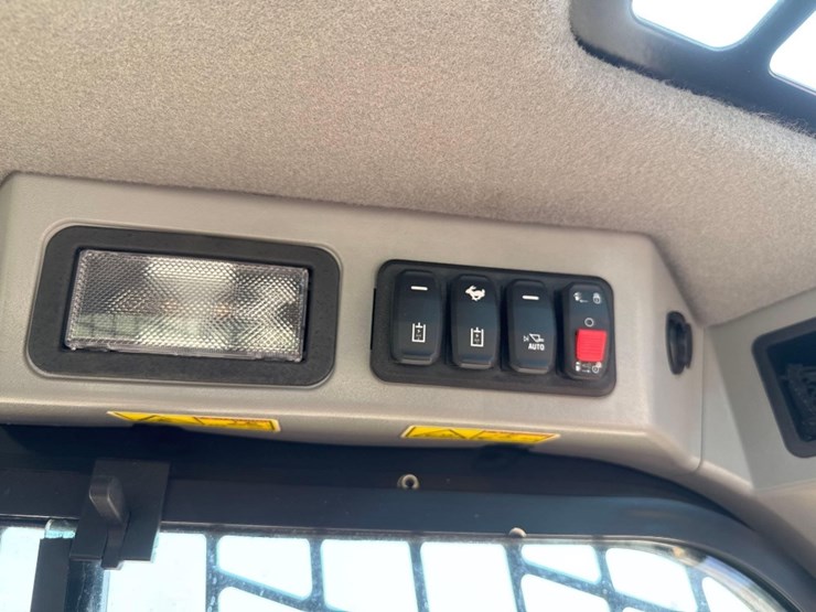 2023-caterpillar-259d3-image-29