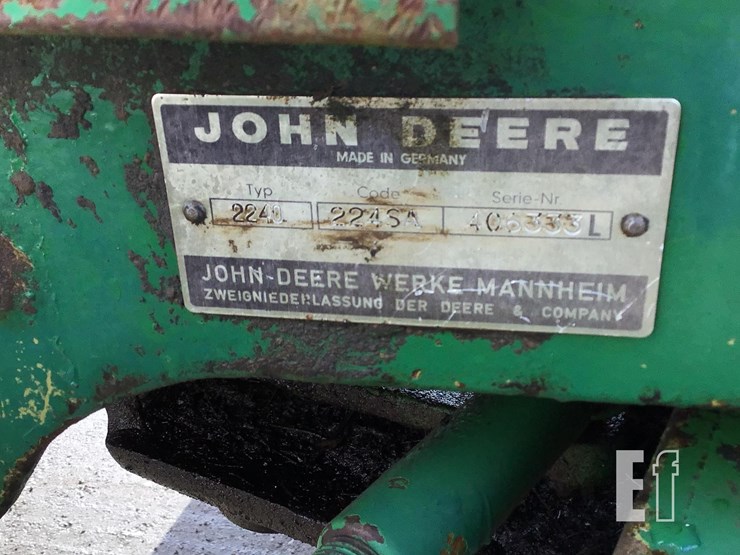 1981-john-deere-2240-image-21