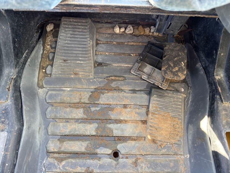 2023-caterpillar-259d3-image-32