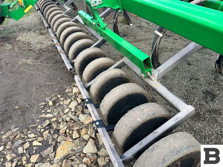 john-deere-1830-image-19