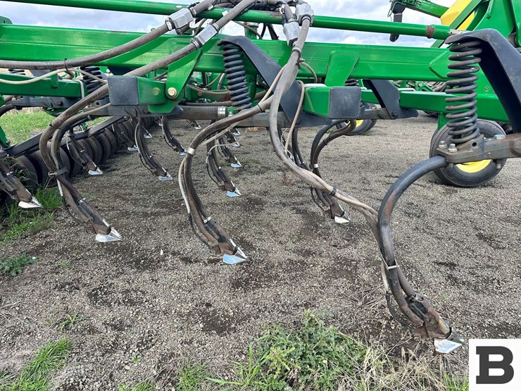 john-deere-1830-image-11