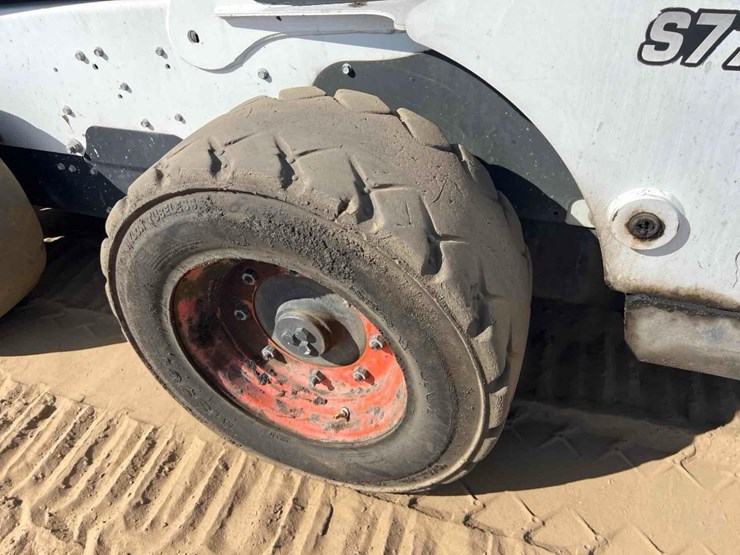 2017-bobcat-s770-image-10