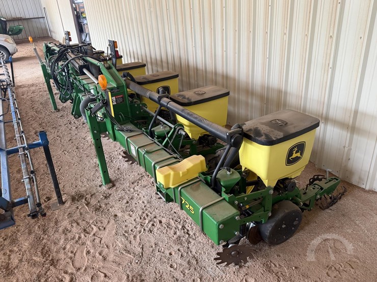 2021-john-deere-1725-image-13