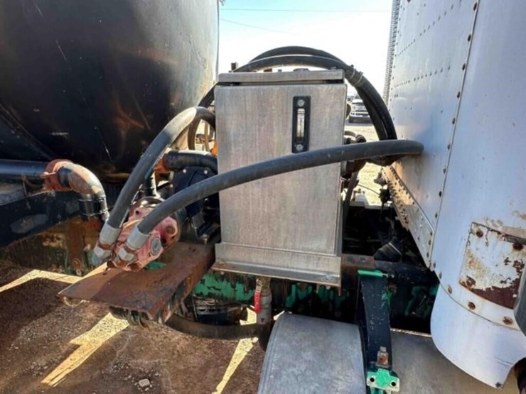 1996-freightliner-bobtail-water-truck-image-13