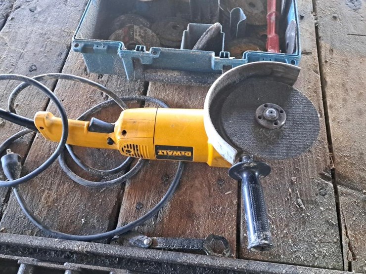#104-•-dewalt-7"-electric-grinder-image-2