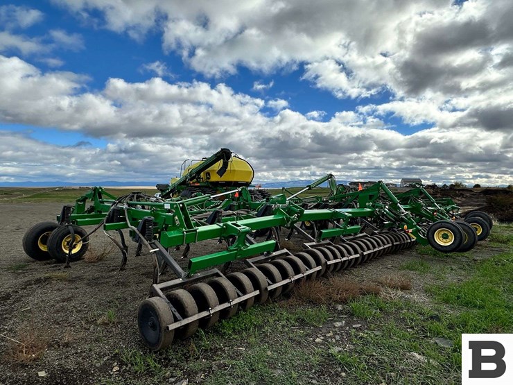 john-deere-1830-image-2