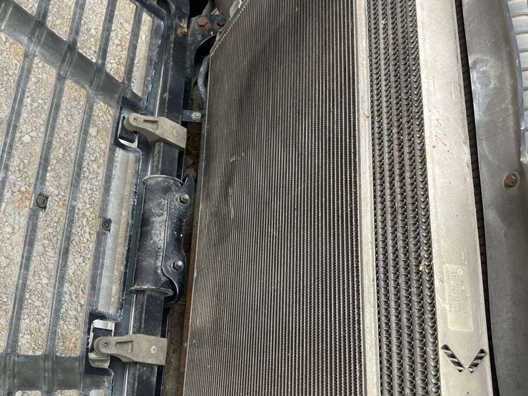 2013-freightliner-cascadia-image-63