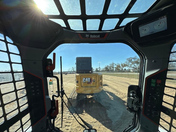 2021-bobcat-t66-image-32