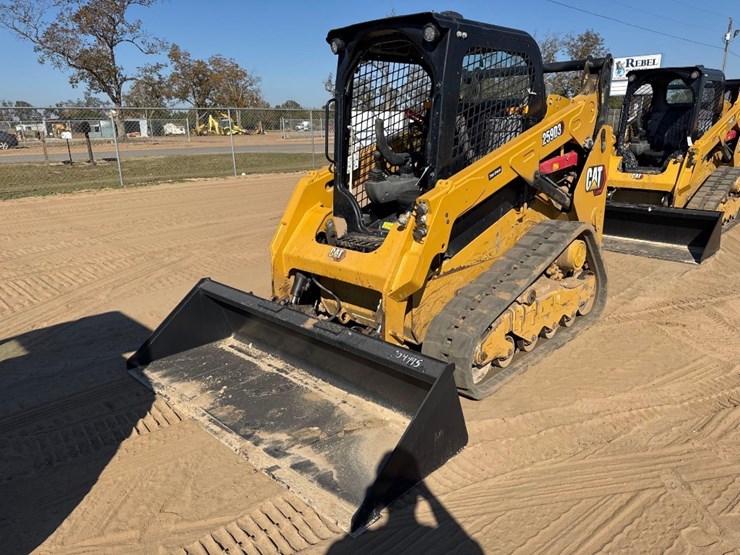 2023-caterpillar-259d3-image-8