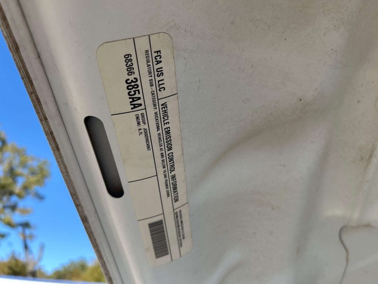 2018-dodge-ram-5500-4x4-crew-cab-flatbed-service-truck-image-10