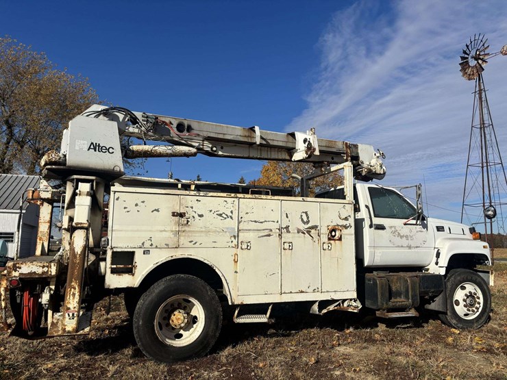 gmc-c7500-utility-truck-image-4