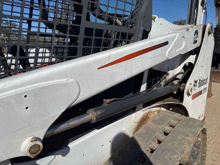 2015-bobcat-t550-image-21