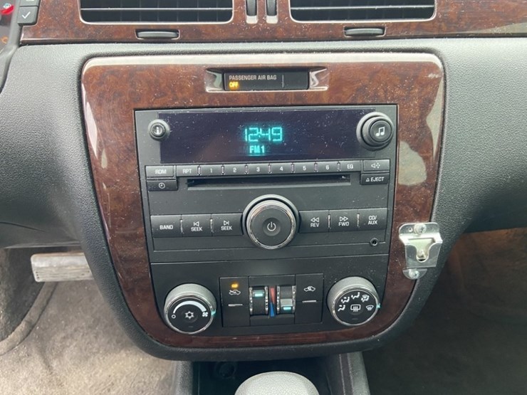 2010-chevrolet-impala-sedan-image-17