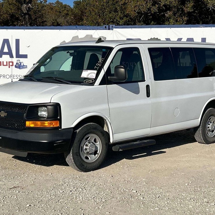 2016 Chevrolet Express 2500 Passenger Van
