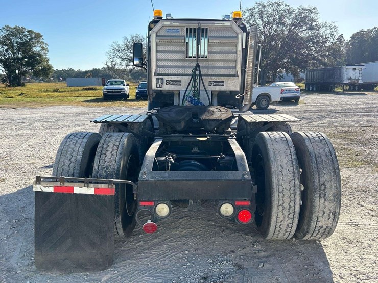 2016-peterbilt-579-image-43