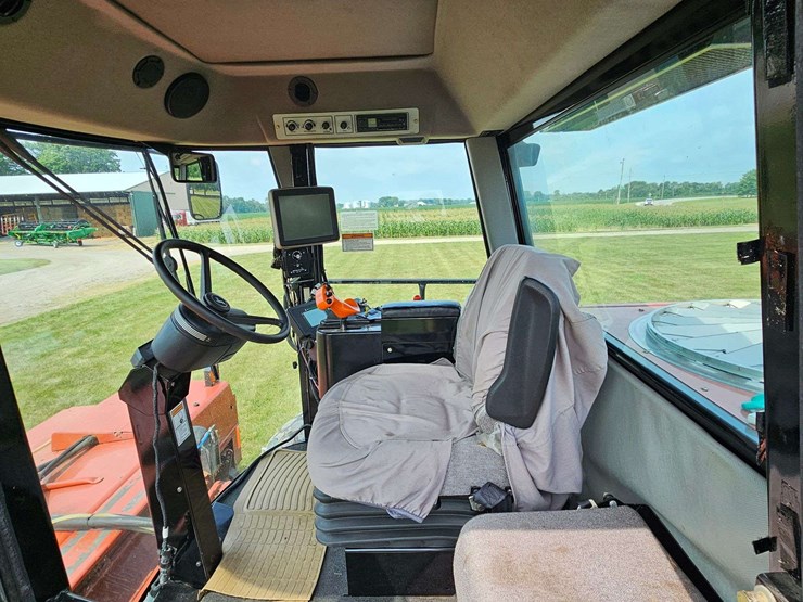 hesston-8550s-self-propelled-mower-conditioner-image-16