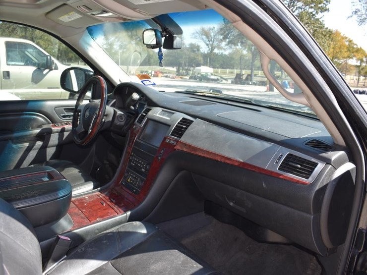 2014-lincoln-escalade-esv-(runs,-but-check-engine-light-is-on)-(vin-#-1gys3-image-8