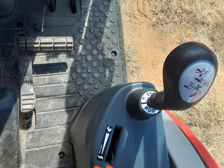 2023-mahindra-1635-hst-image-24