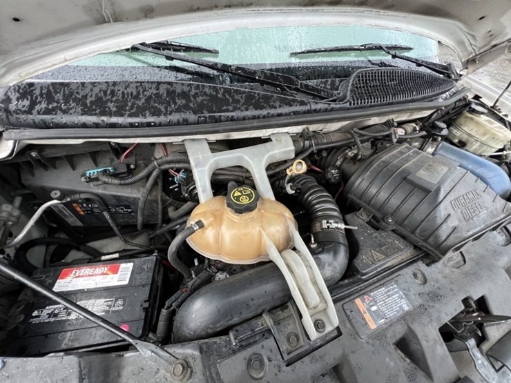 2015-chevrolet-express-paratransit-bus-image-12