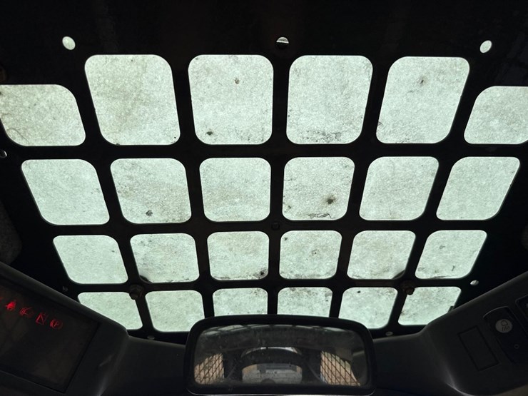 2022-deere-330g-image-22