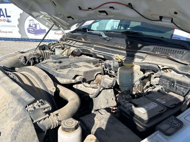 2018-dodge-ram-5500-4x4-crew-cab-flatbed-service-truck-image-7