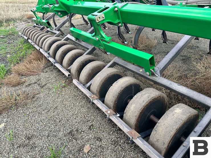 john-deere-1830-image-31