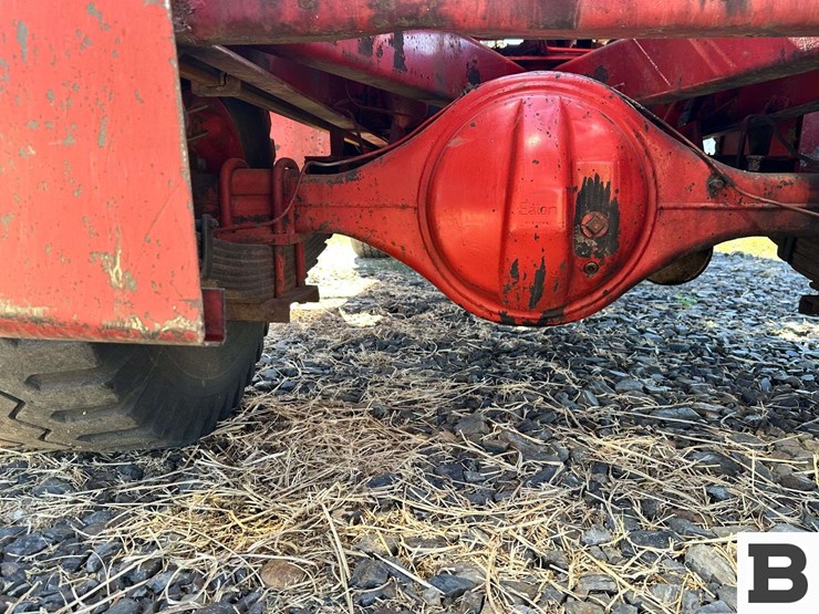 new-holland-1068-image-32