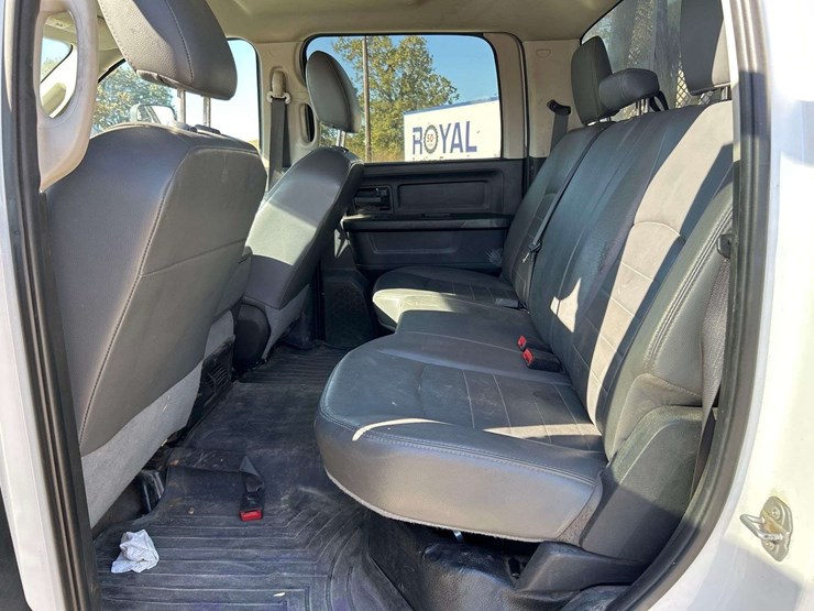 2018-dodge-ram-5500-4x4-crew-cab-flatbed-service-truck-image-19