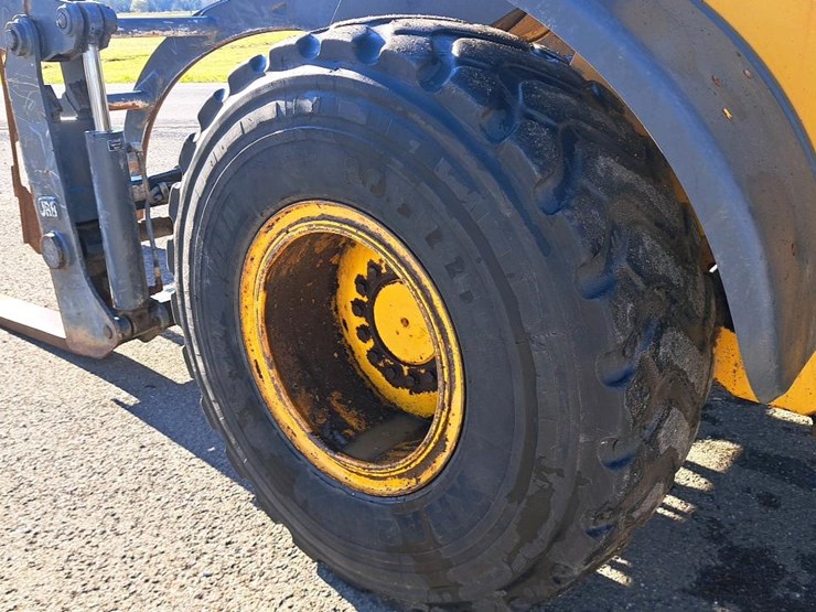 2018-deere-544k-image-44