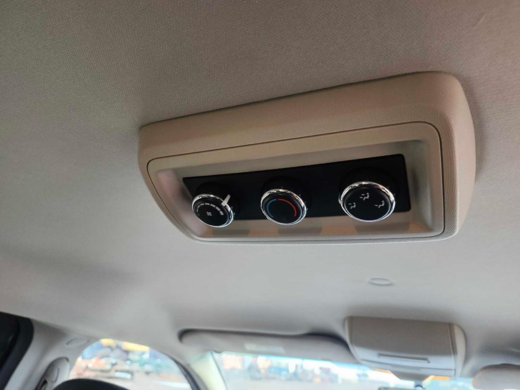 2015-dodge-grand-caravan-se-image-48