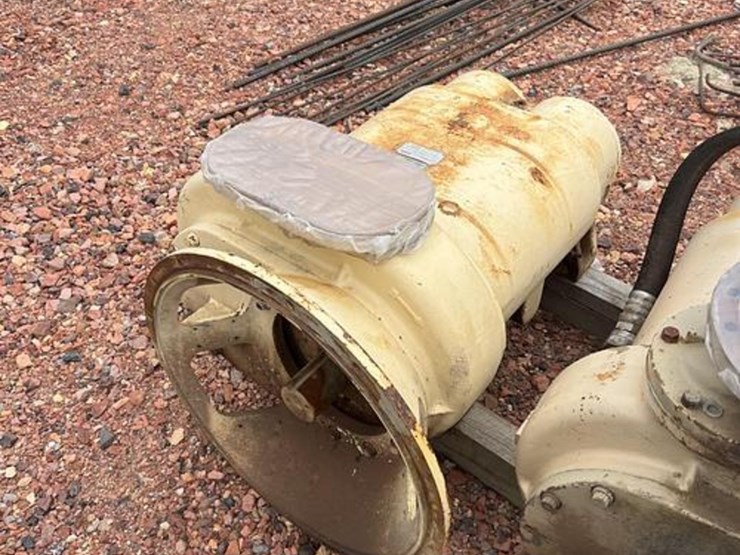 quincy-qse1750-screw-compressor-image-2