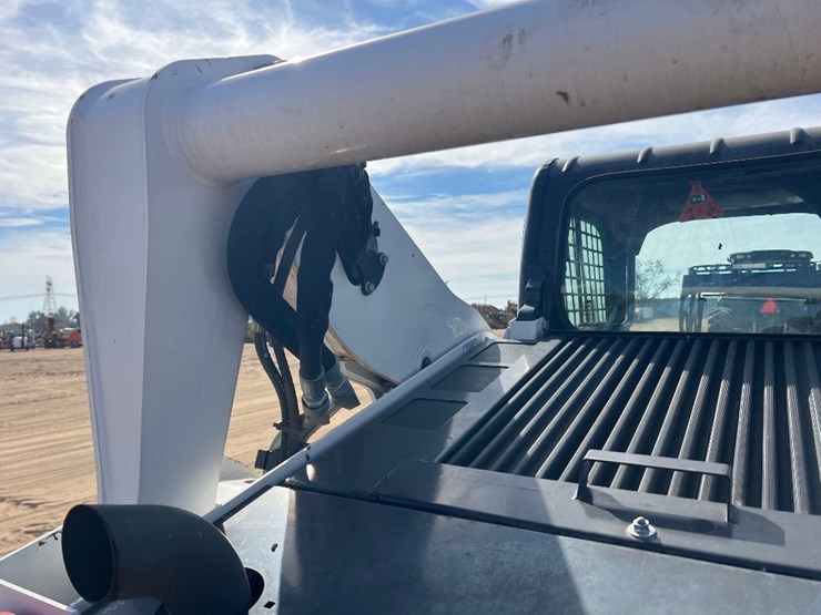 2022-bobcat-s740-image-17