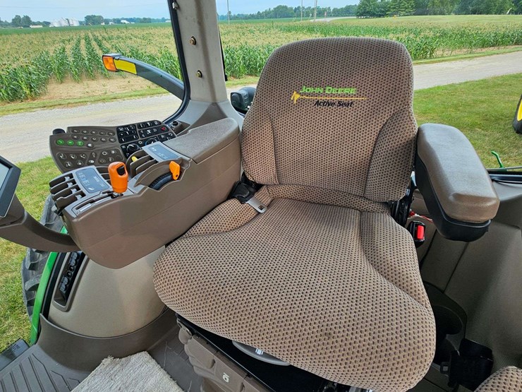 2012-john-deere-8235r-image-7