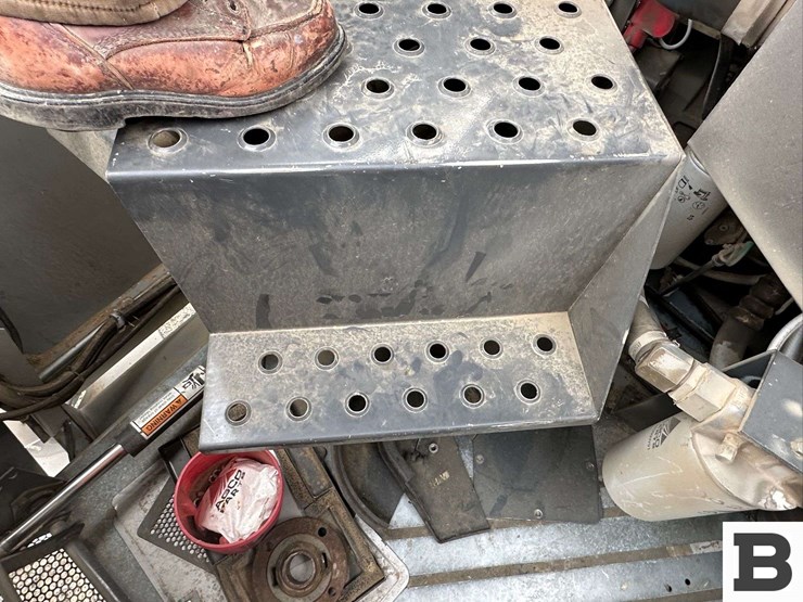 2008-gleaner-r75-image-65