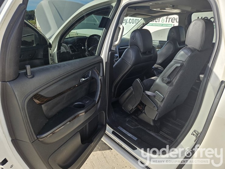 2014-gmc-acadia-image-20