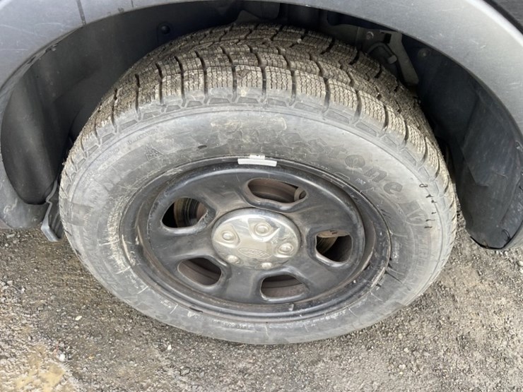 2017-ford-explorer-image-30