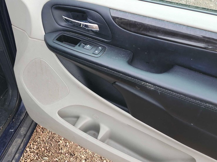 2015-dodge-grand-caravan-se-image-40